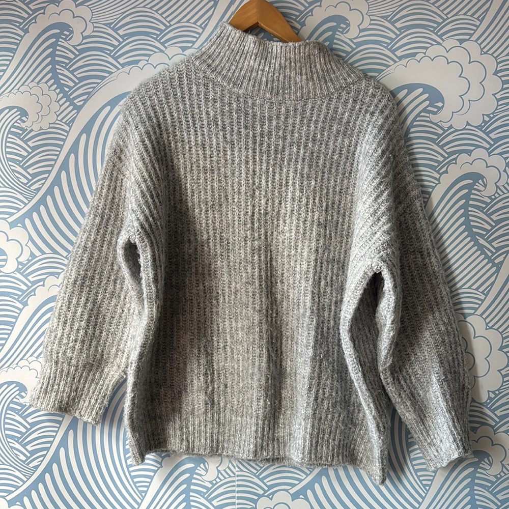 Frnch size small women’s sweater - in excellent used condition